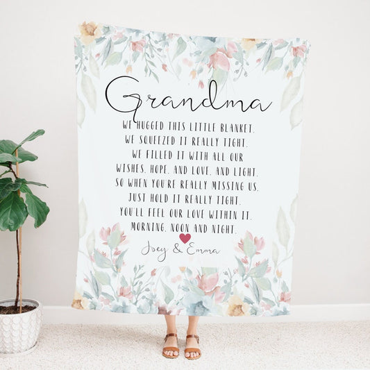 Personalized Mom Blanket, We Hugged This Blanket, Custom Mom Name Blanket, Mom custom throw,Mothers Day Gift,Floral Mom Blanket,Gift for Mom